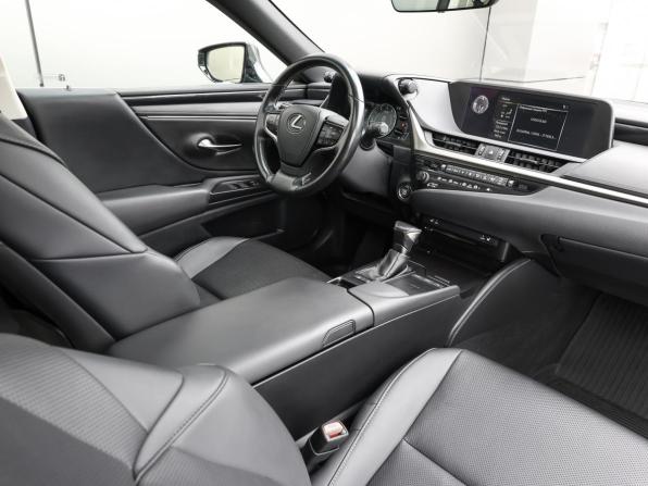 Lexus ES VII с пробегом 2018 года, цена 2 949 000 рублей, 144360 км, седан, Автокод Объявления