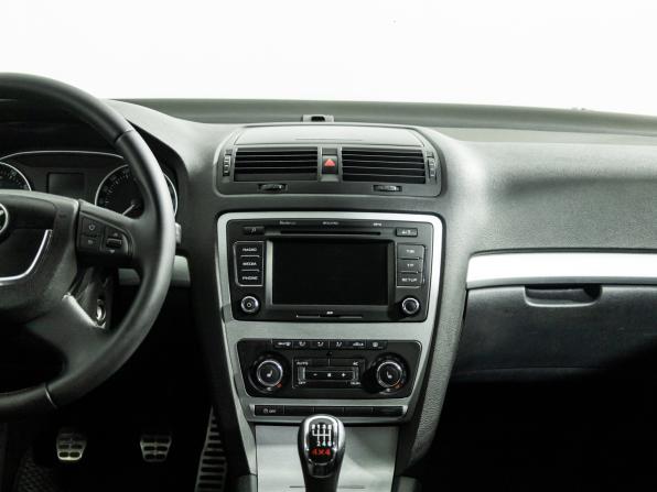 Skoda Octavia II (A5) Рестайлинг с пробегом 2012 года, цена 899 585 рублей, 309831 км, универсал, Автокод Объявления
