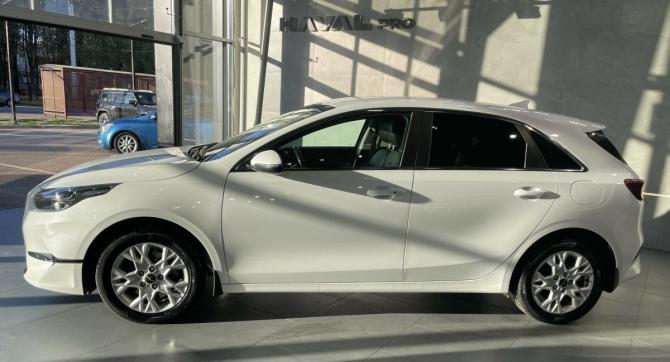 Kia Ceed III Рестайлинг с пробегом 2022 года, цена 2 102 200 рублей, 74091 км, хэтчбек, Автокод Объявления