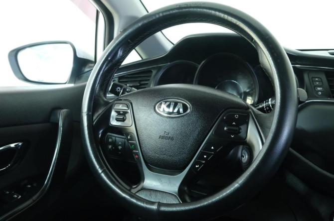 Kia Ceed II Рестайлинг с пробегом 2017 года, цена 1 279 000 рублей, 140585 км, хэтчбек, Автокод Объявления