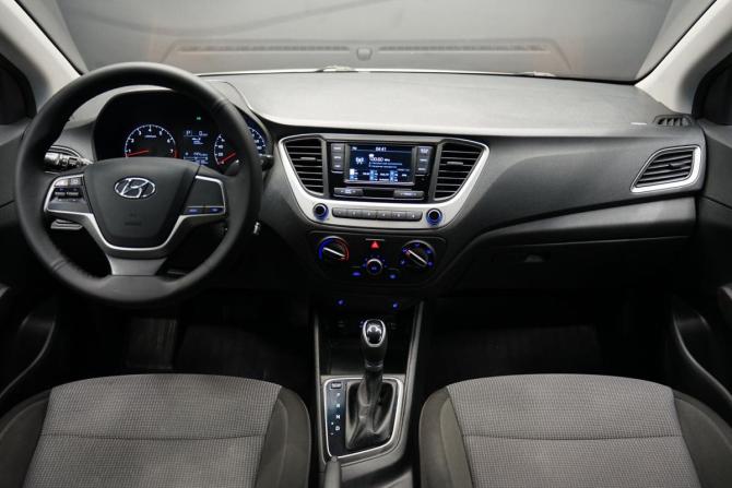 Hyundai Solaris II с пробегом 2018 года, цена 1 390 000 рублей, 120000 км, седан, Автокод Объявления