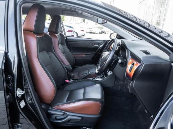 Toyota Auris II Рестайлинг с пробегом 2015 года, цена 1 225 000 рублей, 167628 км, хэтчбек, Автокод Объявления