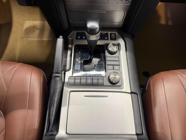 Toyota Land Cruiser 200 Series Рестайлинг 2 с пробегом 2016 года, цена 6 350 000 рублей, 181518 км, внедорожник, Автокод Объявления