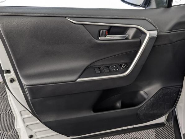 Toyota RAV4 V (XA50) с пробегом 2021 года, цена 2 865 000 рублей, 130736 км, внедорожник, Автокод Объявления