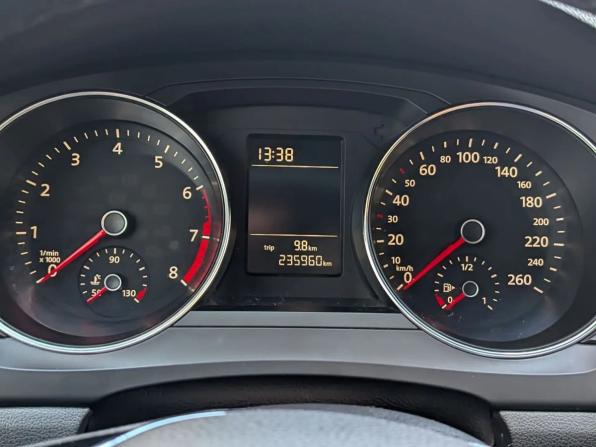 Volkswagen Jetta VI Рестайлинг с пробегом 2015 года, цена 755 000 рублей, 235000 км, седан, Автокод Объявления