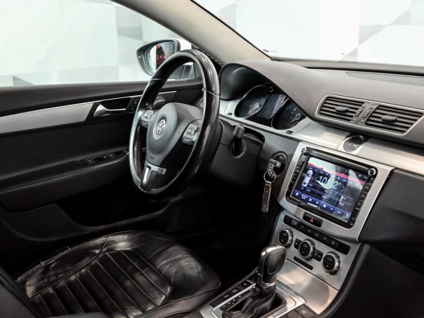 Volkswagen Passat B7 с пробегом 2012 года, цена 1 000 000 рублей, 303191 км, седан, Автокод Объявления