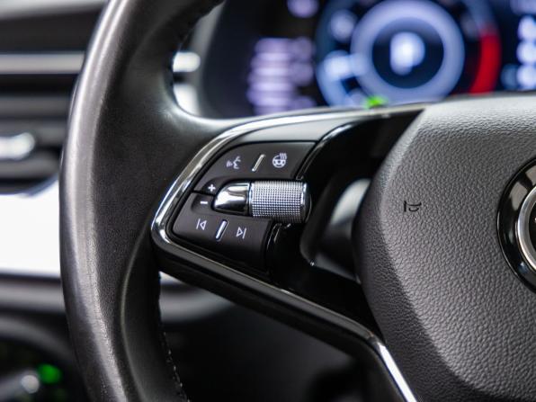 Skoda Rapid II с пробегом 2021 года, цена 1 598 000 рублей, 106000 км, лифтбек, Автокод Объявления