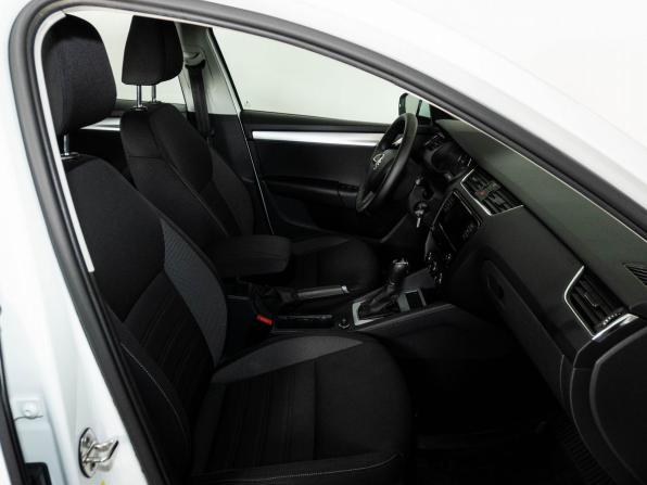 Skoda Octavia III (A7) Рестайлинг с пробегом 2019 года, цена 1 807 000 рублей, 45105 км, лифтбек, Автокод Объявления