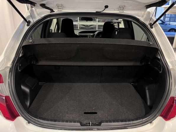 Toyota Vitz III (XP130) Рестайлинг с пробегом 2014 года, цена 670 000 рублей, 205905 км, хэтчбек, Автокод Объявления