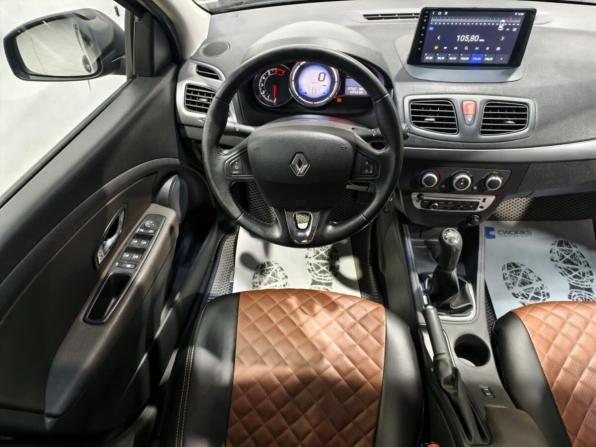 Renault Fluence I Рестайлинг с пробегом 2015 года, цена 864 000 рублей, 107016 км, седан, Автокод Объявления