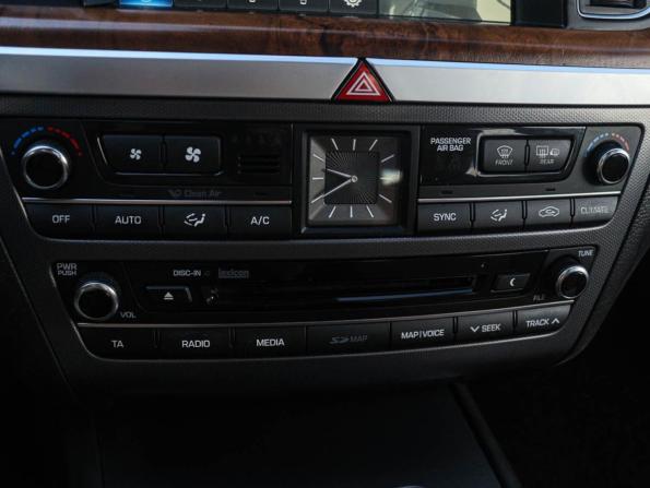 Hyundai Genesis II с пробегом 2015 года, цена 1 500 000 рублей, 243057 км, седан, Автокод Объявления