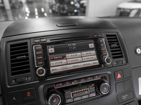 Volkswagen Multivan T5 Рестайлинг с пробегом 2015 года, цена 2 680 000 рублей, 197980 км, минивэн, Автокод Объявления