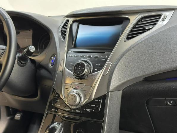 Hyundai Grandeur V с пробегом 2012 года, цена 990 000 рублей, 318251 км, седан, Автокод Объявления