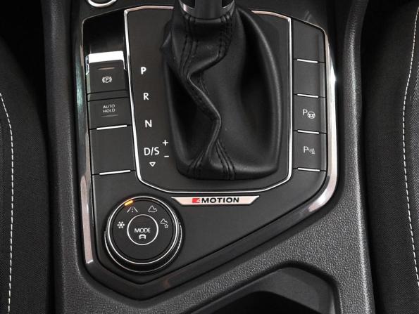 Volkswagen Tiguan II с пробегом 2018 года, цена 2 499 000 рублей, 113543 км, внедорожник, Автокод Объявления