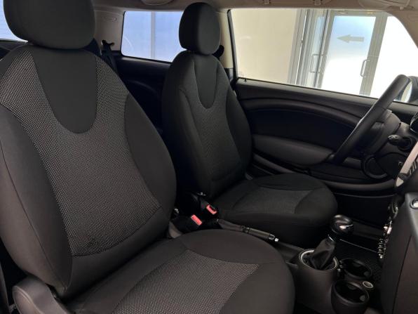 Mini Hatch II (R56) Рестайлинг с пробегом 2011 года, цена 890 000 рублей, 168500 км, хэтчбек, Автокод Объявления