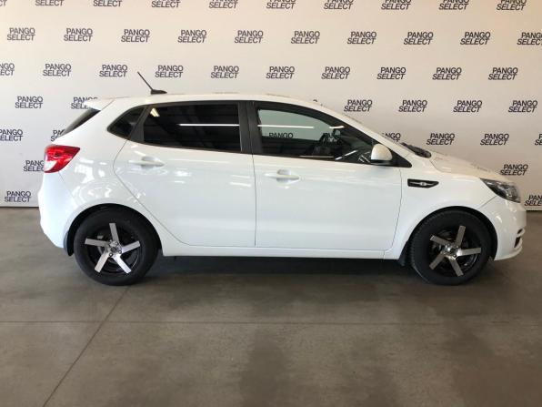 Kia Rio III Рестайлинг с пробегом 2017 года, цена 999 000 рублей, 173282 км, хэтчбек, Автокод Объявления