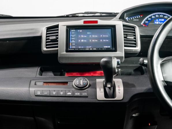 Honda Freed I Рестайлинг с пробегом 2012 года, цена 915 000 рублей, 184368 км, компактвэн, Автокод Объявления