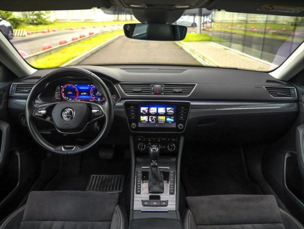 Skoda Superb III Рестайлинг с пробегом 2022 года, цена 3 200 000 рублей, 100015 км, лифтбек, Автокод Объявления