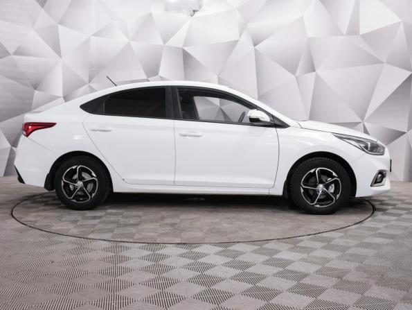 Hyundai Solaris II с пробегом 2019 года, цена 1 195 000 рублей, 121000 км, седан, Автокод Объявления