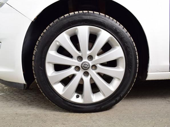 Opel Astra J Рестайлинг с пробегом 2013 года, цена 579 999 рублей, 227693 км, седан, Автокод Объявления
