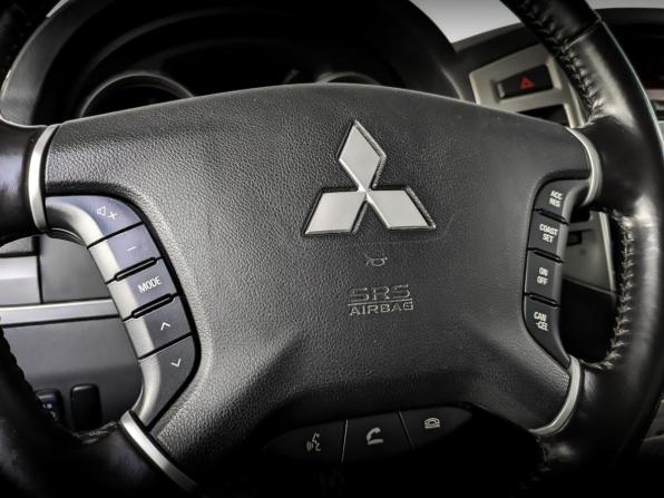Mitsubishi Pajero IV Рестайлинг 2 с пробегом 2017 года, цена 3 330 000 рублей, 106953 км, внедорожник, Автокод Объявления