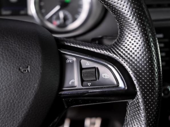 Skoda Octavia III (A7) Рестайлинг с пробегом 2018 года, цена 2 530 000 рублей, 128304 км, лифтбек, Автокод Объявления