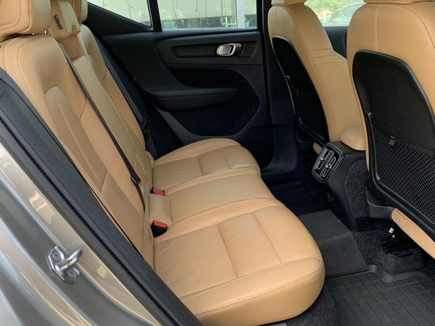 Volvo XC40 I Москва  - изображение 22