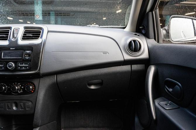 Renault Logan II Рестайлинг с пробегом 2019 года, цена 1 179 000 рублей, 83427 км, седан, Автокод Объявления