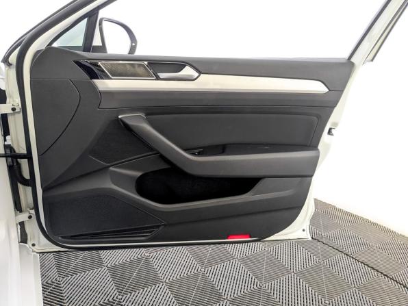 Volkswagen Passat B8 с пробегом 2019 года, цена 2 185 000 рублей, 75901 км, седан, Автокод Объявления