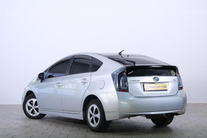 Toyota Prius III Рестайлинг (XW30) с пробегом 2015 года, цена 1 349 000 рублей, 296000 км, лифтбек, Автокод Объявления