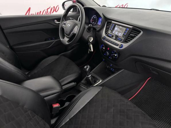 Hyundai Solaris II с пробегом 2018 года, цена 1 299 000 рублей, 120252 км, седан, Автокод Объявления
