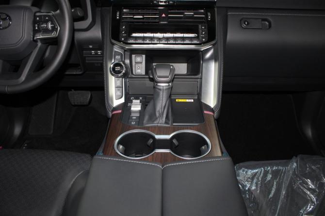 Toyota Land Cruiser 300 Series с пробегом 2025 года, цена 16 700 000 рублей, 10 км, внедорожник, Автокод Объявления