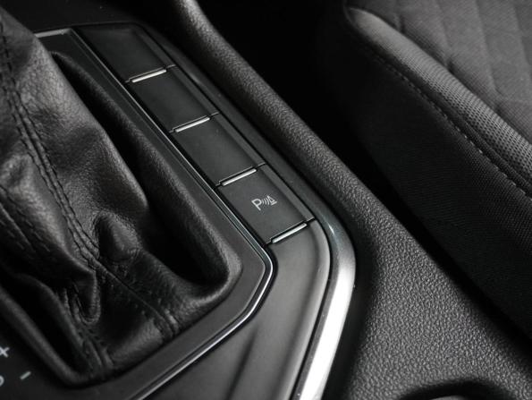 Volkswagen Tiguan II с пробегом 2019 года, цена 1 819 000 рублей, 220022 км, внедорожник, Автокод Объявления