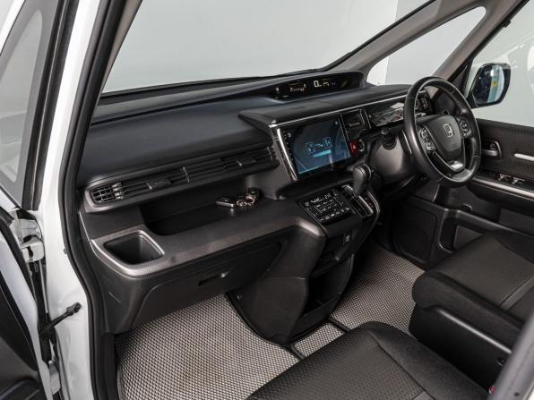 Honda Stepwgn V Рестайлинг с пробегом 2019 года, цена 2 450 000 рублей, 72888 км, минивэн, Автокод Объявления