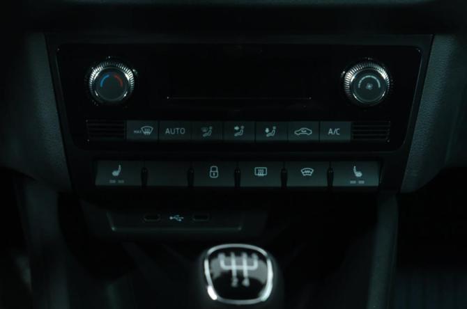 Skoda Rapid II с пробегом 2021 года, цена 2 309 000 рублей, 6000 км, лифтбек, Автокод Объявления
