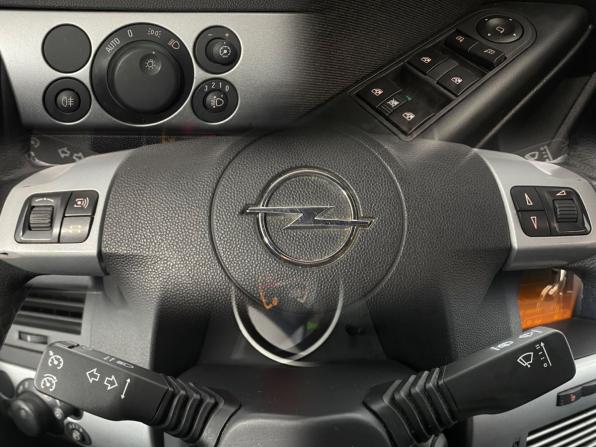 Opel Astra H Рестайлинг с пробегом 2011 года, цена 815 000 рублей, 110000 км, универсал, Автокод Объявления