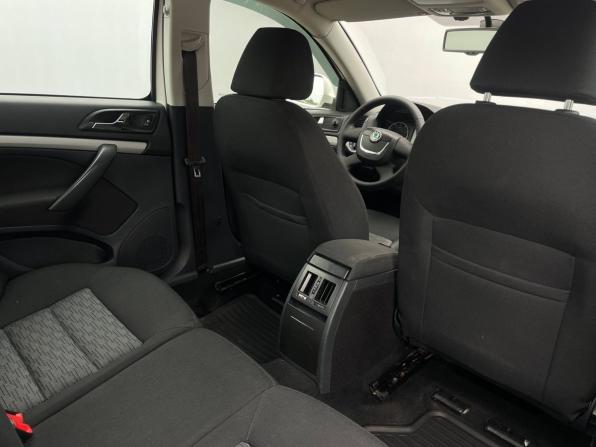 Skoda Octavia II (A5) Рестайлинг с пробегом 2012 года, цена 810 000 рублей, 239990 км, лифтбек, Автокод Объявления