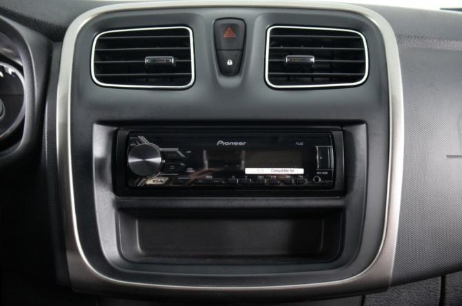 Renault Sandero II с пробегом 2018 года, цена 999 000 рублей, 135265 км, хэтчбек, Автокод Объявления