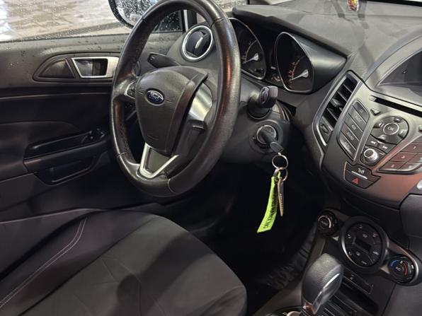 Ford Fiesta Mk6 Рестайлинг с пробегом 2018 года, цена 980 000 рублей, 87352 км, хэтчбек, Автокод Объявления