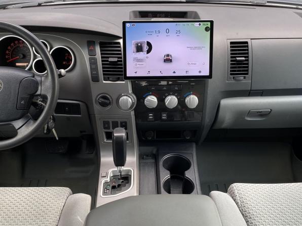 Toyota Tundra II с пробегом 2010 года, цена 3 649 000 рублей, 209214 км, offers.body_type.unknown, Автокод Объявления