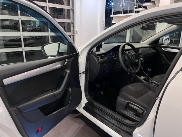 Skoda Octavia III (A7) Рестайлинг с пробегом 2019 года, цена 1 800 000 рублей, 114117 км, лифтбек, Автокод Объявления