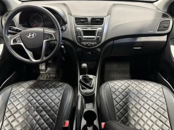 Hyundai Solaris I Рестайлинг с пробегом 2016 года, цена 989 000 рублей, 131474 км, седан, Автокод Объявления