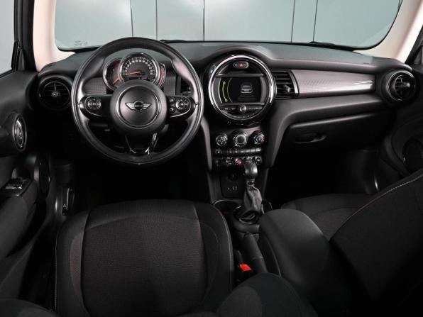 Mini Hatch III (F55/F56) с пробегом 2017 года, цена 2 179 000 рублей, 52962 км, хэтчбек, Автокод Объявления