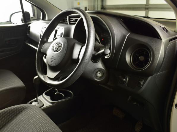 Toyota Vitz III (XP130) Рестайлинг 2 с пробегом 2019 года, цена 995 995 рублей, 67762 км, хэтчбек, Автокод Объявления