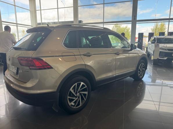 Volkswagen Tiguan II с пробегом 2018 года, цена 2 595 000 рублей, 99000 км, внедорожник, Автокод Объявления