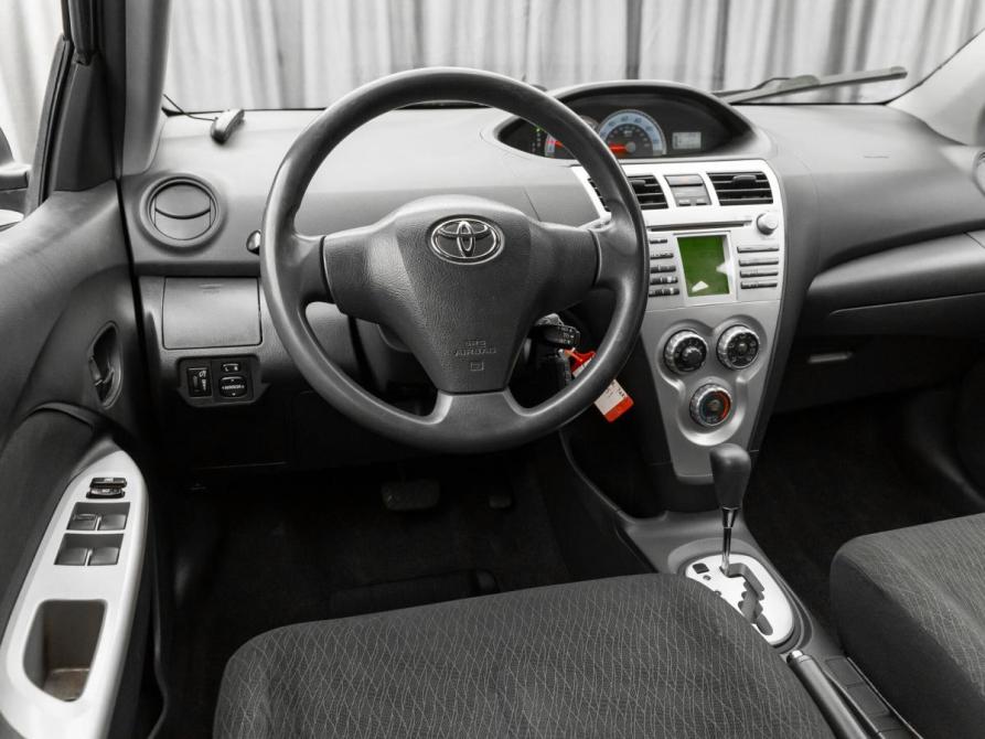 Toyota Yaris II Москва  - изображение 7