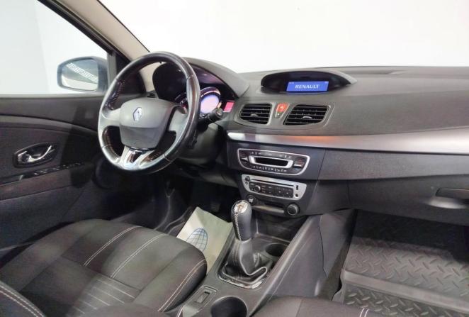 Renault Fluence I Рестайлинг с пробегом 2015 года, цена 970 000 рублей, 171752 км, седан, Автокод Объявления