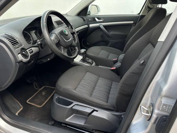 Skoda Octavia II (A5) Рестайлинг с пробегом 2012 года, цена 940 000 рублей, 164395 км, лифтбек, Автокод Объявления