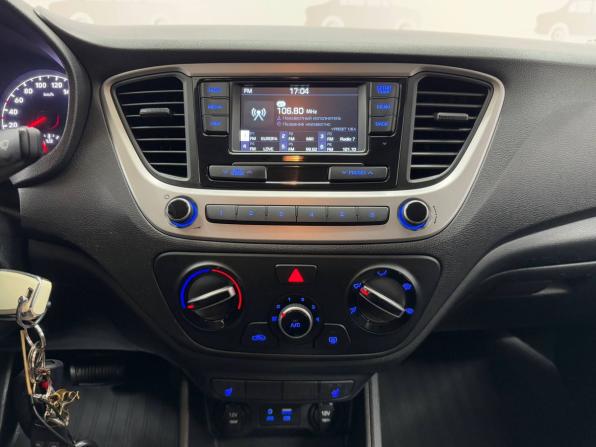 Hyundai Solaris II с пробегом 2018 года, цена 1 369 000 рублей, 101208 км, седан, Автокод Объявления