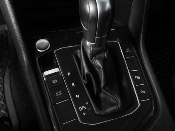 Volkswagen Tiguan II с пробегом 2018 года, цена 2 489 000 рублей, 98081 км, внедорожник, Автокод Объявления